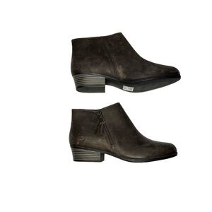 Clarks Women's Addiy Terri Boots Taupe Leather Comfy Bootie Low Heel Zip Size 10